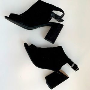 CL by Chinese Laundry Black Suede Heels Size 7